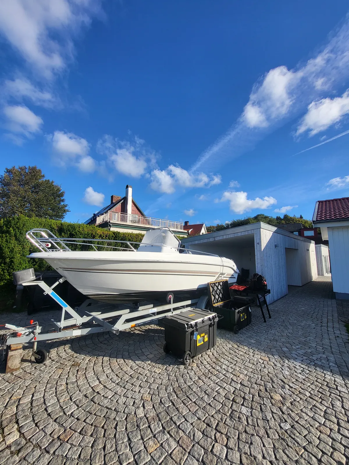 Båt på land inför service